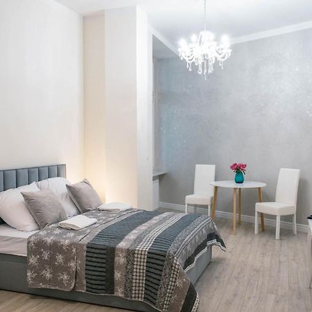 바르샤바 Apartament Grey Pearl Downtown 아파트 외부 사진