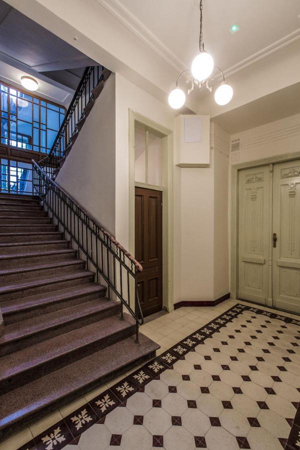 바르샤바 Apartament Grey Pearl Downtown 아파트 외부 사진