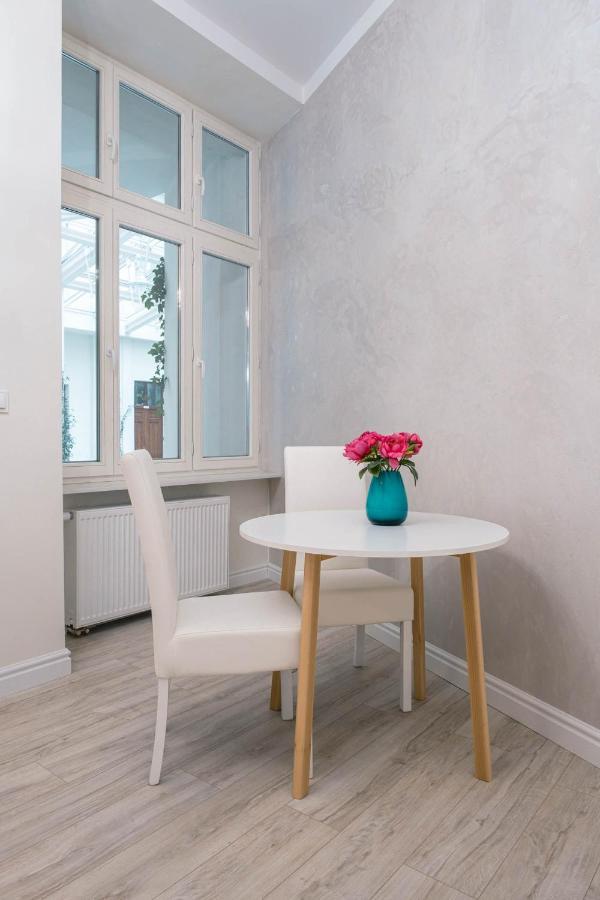 바르샤바 Apartament Grey Pearl Downtown 아파트 외부 사진