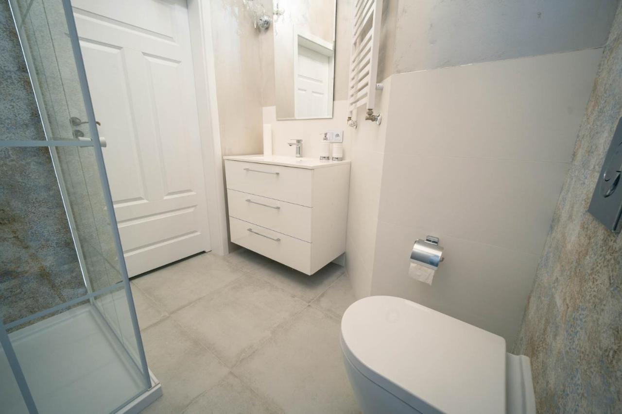 바르샤바 Apartament Grey Pearl Downtown 아파트 외부 사진
